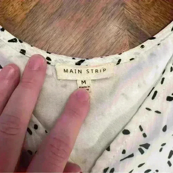 Main Strip White and Black Flutter Sleeve Flowy Dress Size M - Picture 2 of 5